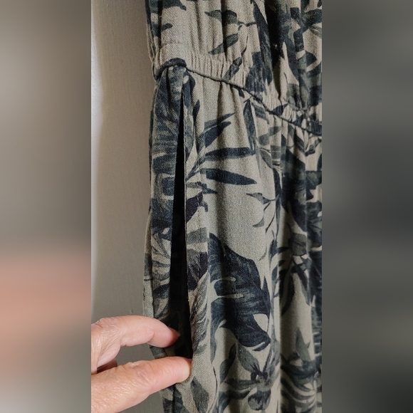 Old Navy Linen Blend Palm Leaf Olive Cropped Jumpsuit - Picture 3 of 10